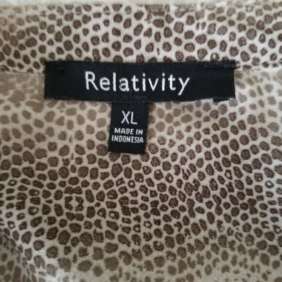 Relativity Blouse animal print brown, button up - Size XL - Picture 5 of 5